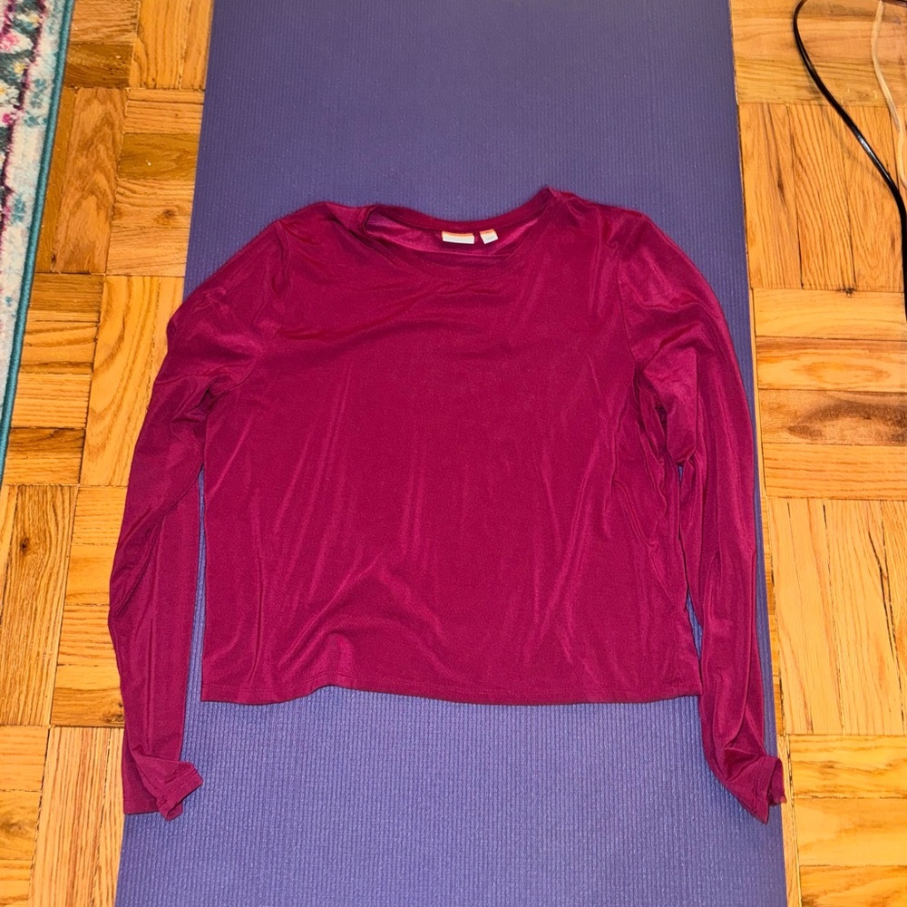 Fuscia long sleeve tee Aritzia babaton